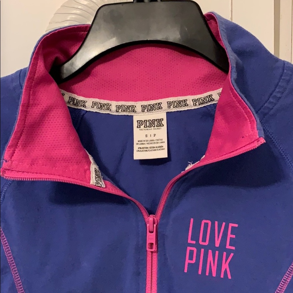 Pin/Victoria secret. 87% cotton, 13% elastane